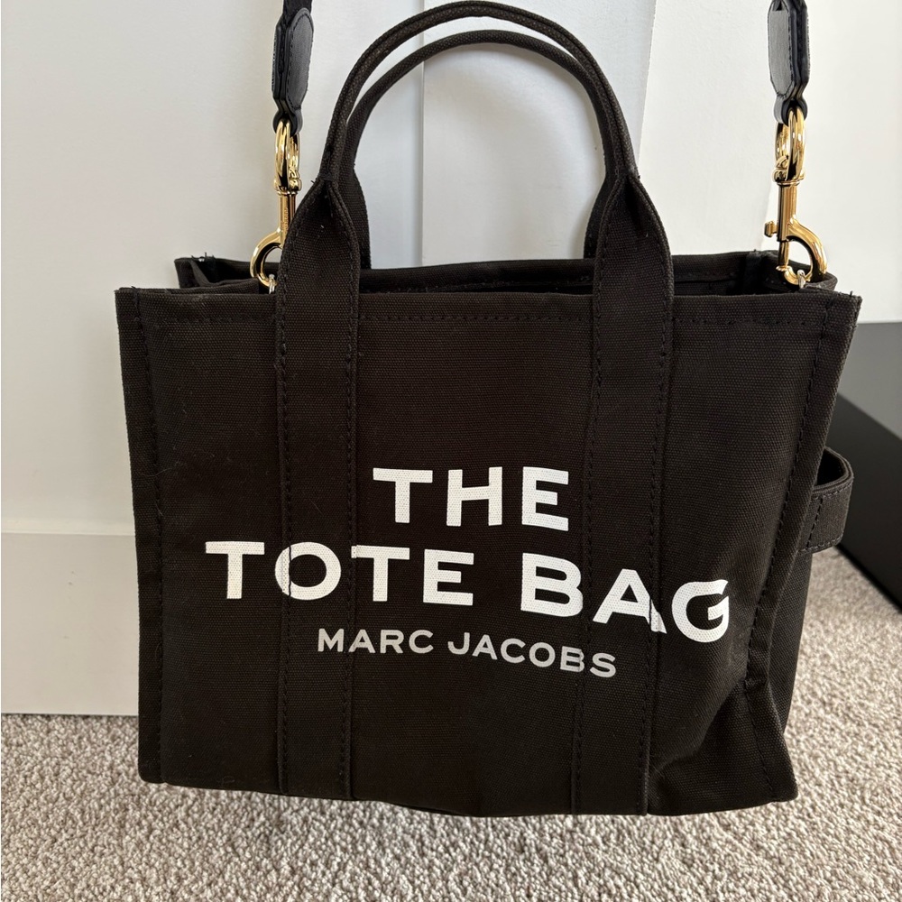 The Marc Jacobs, Black,  With shoulder strap, gold clips/hardware